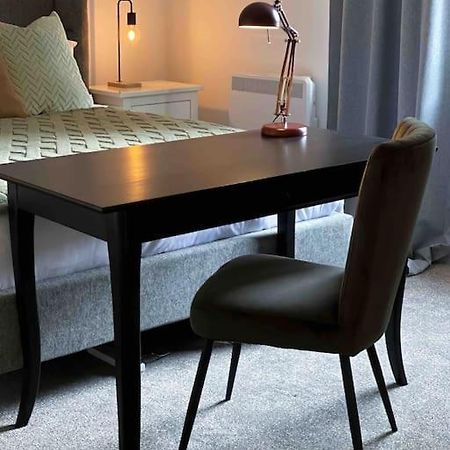 Modern Flat Near Train Station With Free Parking Lejlighed CBG Eksteriør billede