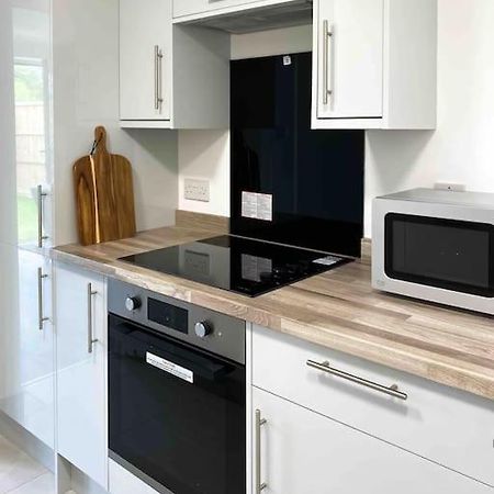 Modern Flat Near Train Station With Free Parking Lejlighed CBG Eksteriør billede
