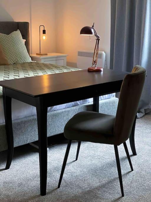 Modern Flat Near Train Station With Free Parking Lejlighed CBG Eksteriør billede