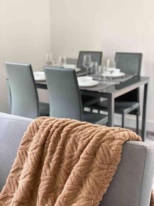 Modern Flat Near Train Station With Free Parking Lejlighed CBG Eksteriør billede