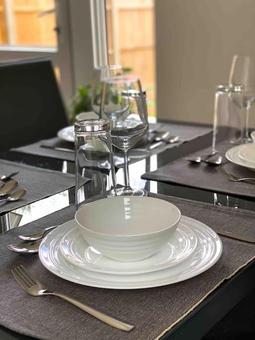Modern Flat Near Train Station With Free Parking Lejlighed CBG Eksteriør billede