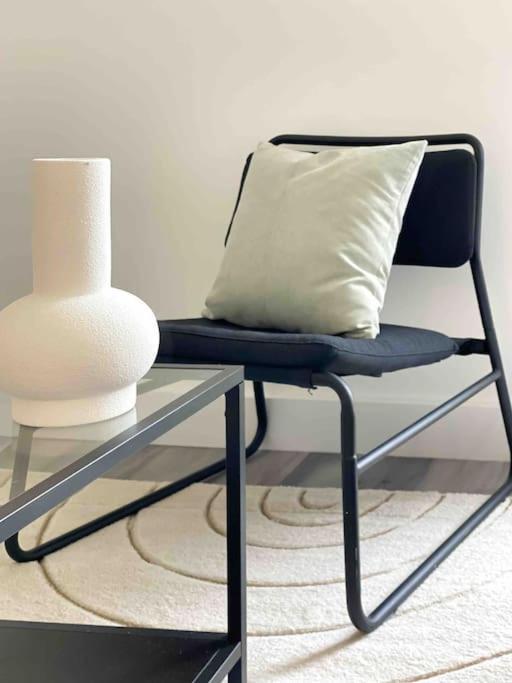 Modern Flat Near Train Station With Free Parking Lejlighed CBG Eksteriør billede