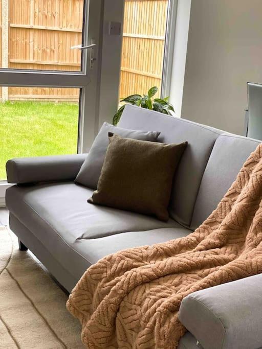 Modern Flat Near Train Station With Free Parking Lejlighed CBG Eksteriør billede