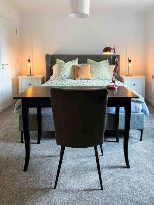 Modern Flat Near Train Station With Free Parking Lejlighed CBG Eksteriør billede