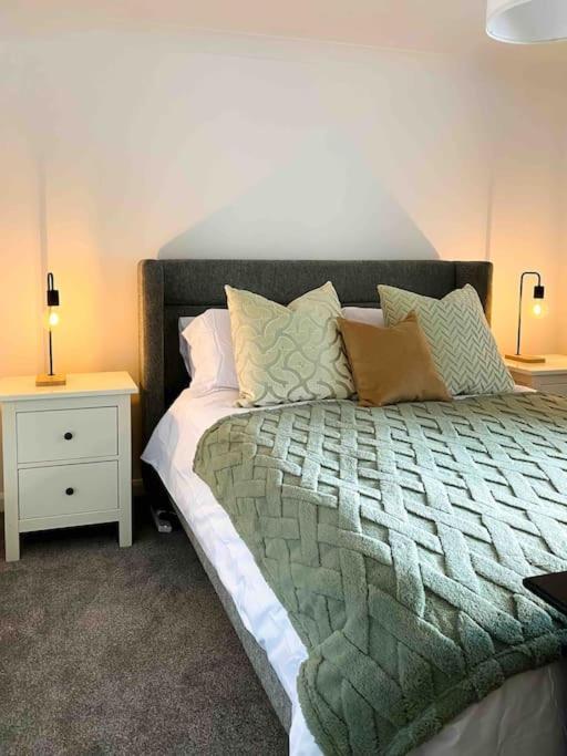 Modern Flat Near Train Station With Free Parking Lejlighed CBG Eksteriør billede