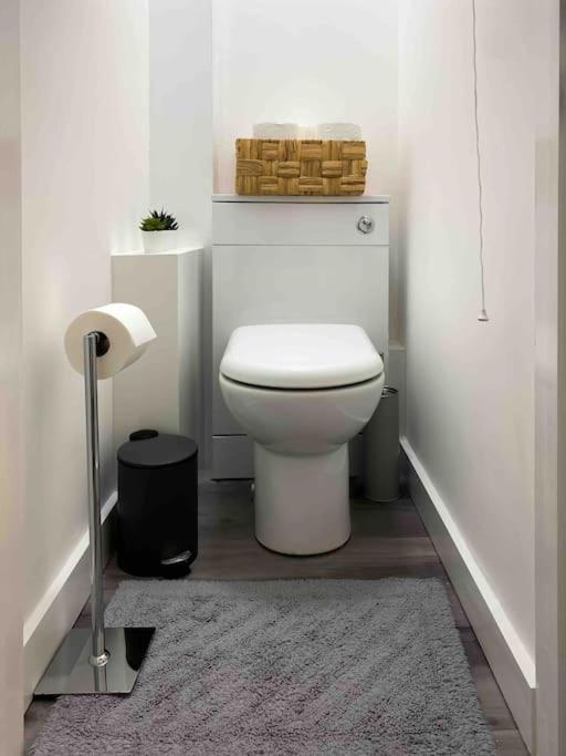Modern Flat Near Train Station With Free Parking Lejlighed CBG Eksteriør billede