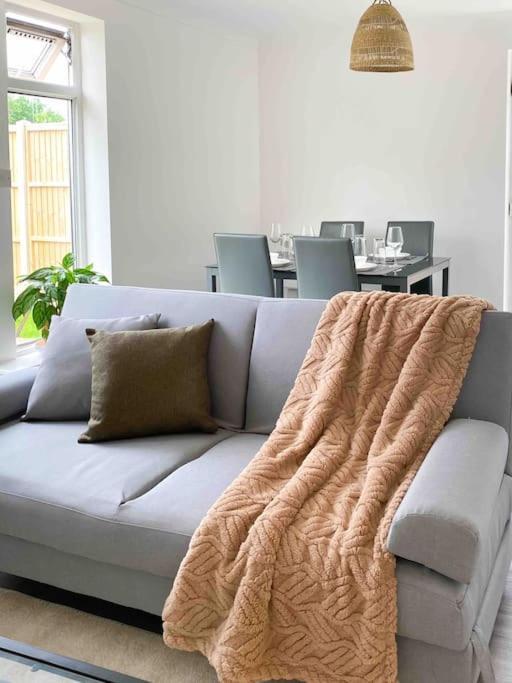 Modern Flat Near Train Station With Free Parking Lejlighed CBG Eksteriør billede